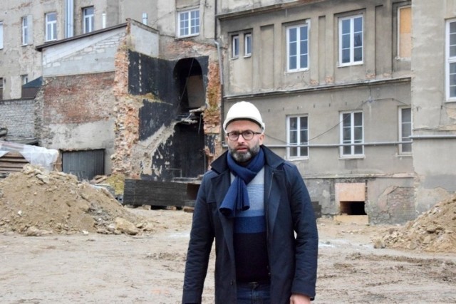 Michał Kotański, dyrektor Teatru imienia Żeromskiego w Kielcach na placu budowy