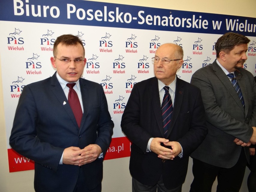 Biuro poselskie PiS w Wieluniu już otwarte [FOTO] 