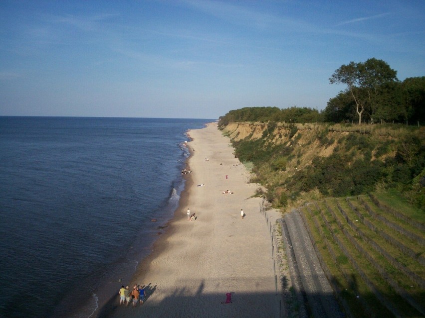 Plaża w Trzęsaczu znajduje się pod wysokim na 12-15 metrów...