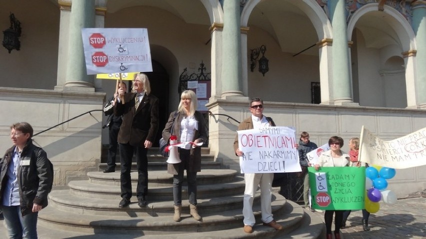 Wiosna niepełnosprawnych: Protest na Starym Rynku w Poznaniu