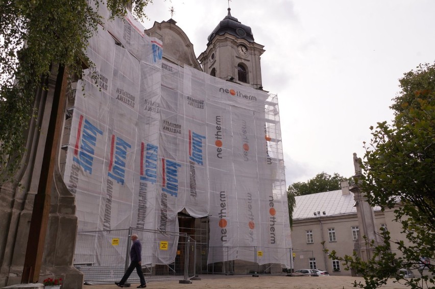 Trwa renowacja fasady zabytkowego kościoła pw. Rozesłania św. Apostołów w Chełmie – zobaczcie zdjęcia