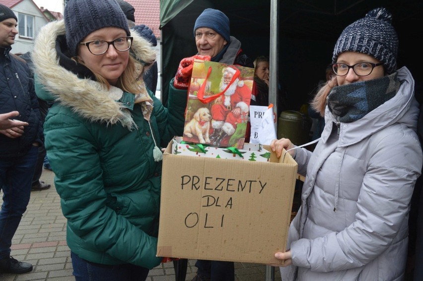 Nowa Wioska (gm. Lubrza). Potrawy i dekoracje rozeszły się w mig na świątecznym kiermaszu przygotowanym przez mieszkańców