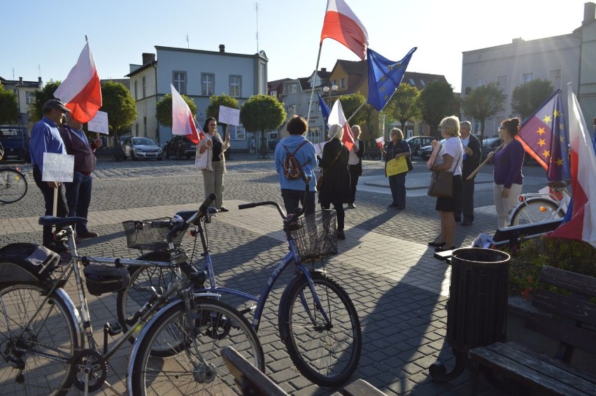 Złotowianie solidaryzują się z ogólnopolskimi protestami [ZDJĘCIA]