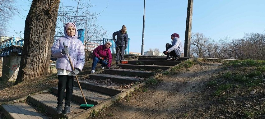 Społecznicy sprzątali Park Słowiański w Szprotawie