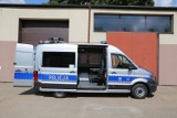 Kraków. 10 ambulansów pogotowia ruchu drogowego trafiło do Komendy Wojewódzkiej Policji. Trwają szkolenia z obsługi pojazdów