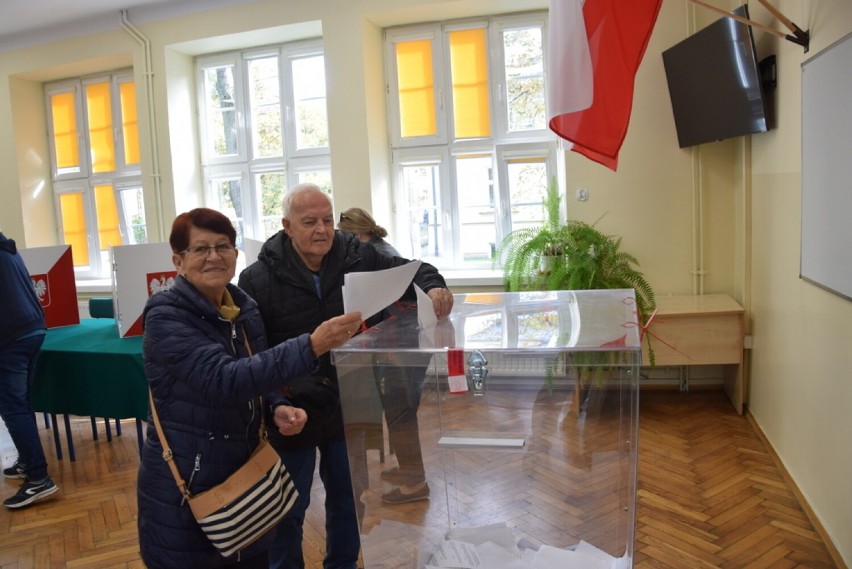 Głosowanie w OKW nr 20 w V LO w Tarnowie