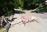Uszkodzona przez nawałnicę ulica Podwale Górne w Sandomierzu już przejezdna. Jednak kierowcy nadal muszą uważać. Dlaczego? Zobaczcie zdjęcia