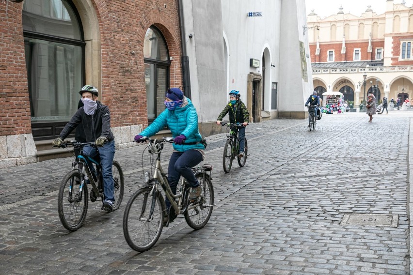 Kraków wraca do życia. Mieszkańcy wybrali się podczas weekendu na spacer [ZDJĘCIA]