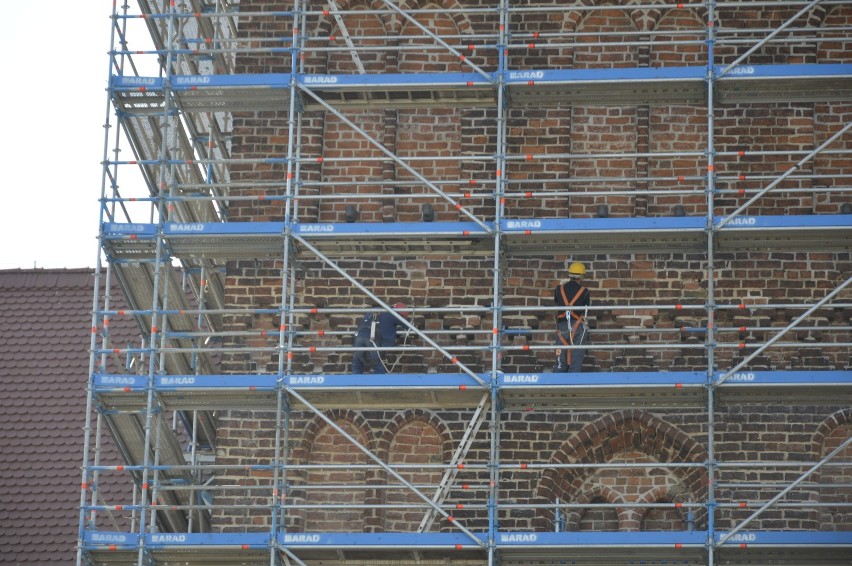 Tak budowlańcy pracują nad odbudową gorzowskiej katedry [ZDJĘCIA]