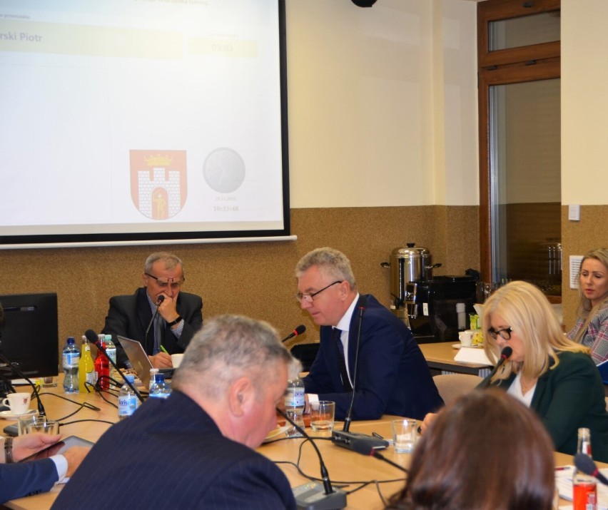 Sesja Rady Miejskiej w Błaszkach. Podwyżka dla burmistrza