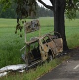Śmiertelny wypadek. Renault megane uderzył w drzewo i całkowicie spłonął