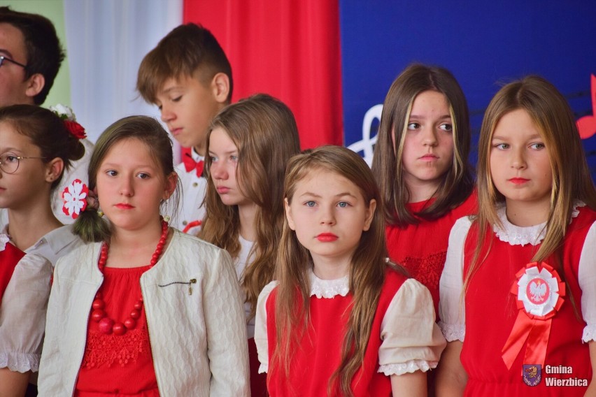 Niezwykle patriotyczny koncert w Wierzbicy z okazji Święta Niepodległości. Zobacz zdjęcia