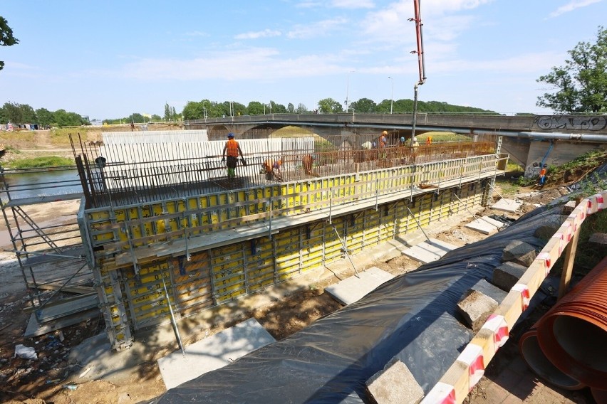 Łączna długość nowych mostów Chrobrego to 186 metrów. Teraz...