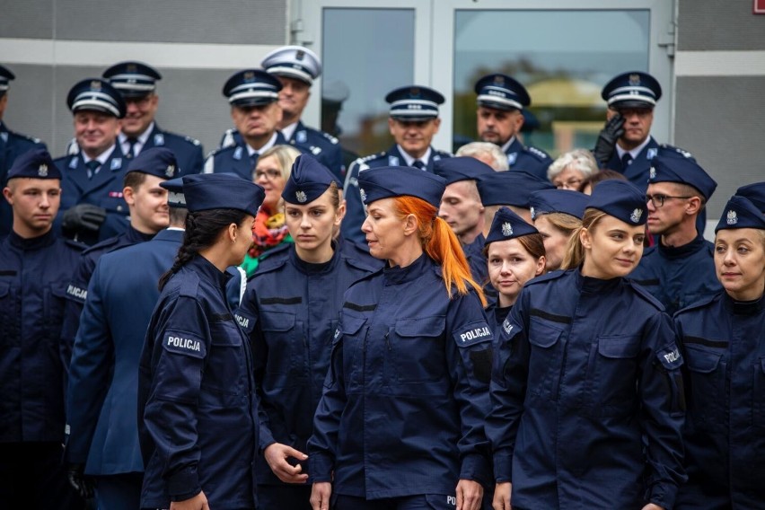 Ślubowanie policjantów. Według biznes-interia.pl na początku...