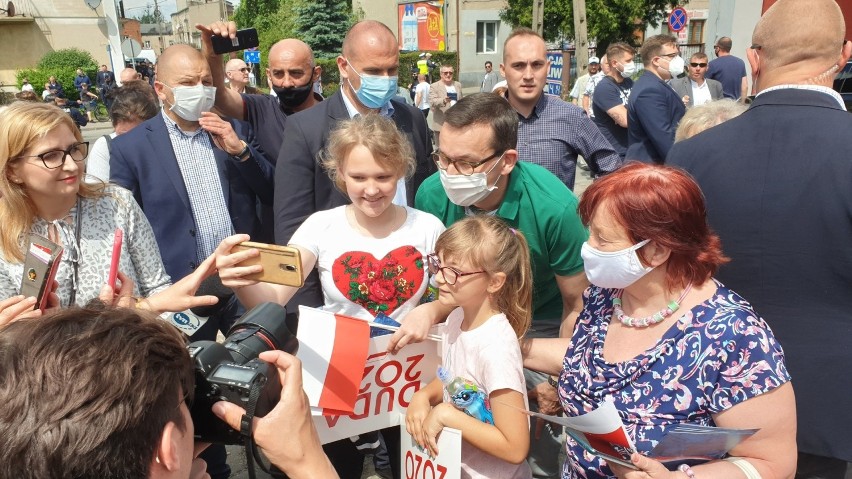 Premier Mateusz Morawiecki przyjechał do Brzezin, żeby... promować Andrzeja Dudę