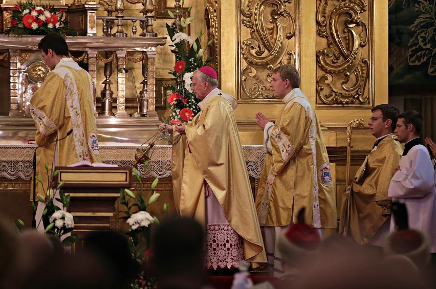 Święto Niepodległości. Marek Jędraszewski odprawił mszę św. w Katedrze Wawelskiej. Prosił o modlitwę za zagrożoną wolność Polski