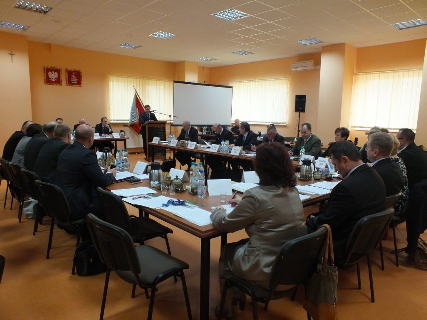 Sesja Rady Powiatu Kraśnickiego: Radni przyjęli stanowisko...