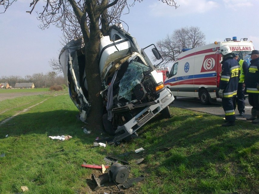 Kierowca cudem uniknął śmierci w wypadku w Młodasku FOTO