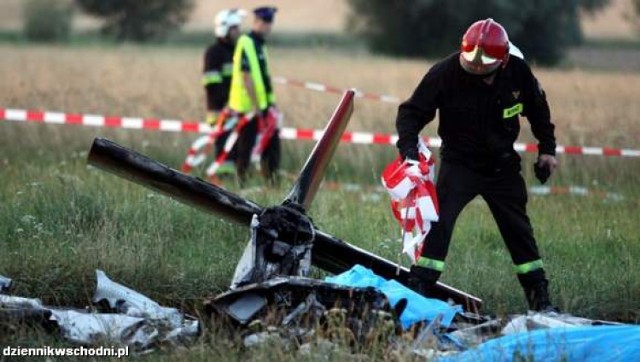 Około godz. 17 na lotnisku w Mirosławicach spadła awionetka, ...