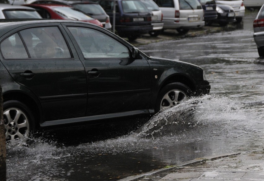 Aura w sierpniu jest wyjątkowo dynamiczna, po gorących dniach przychodzą burze z gradem, nawałnice 