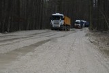 Mieszkańcy Zalesia Golczowskiego mają dość kopalni dolomitu. Jeżdżące przez miejscowość tiry zmieniają ich życie w koszmar. Zobacz zdjęcia