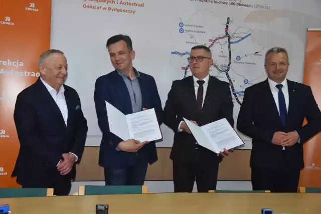 Umowa na budowę ścieżki pieszo - rowerowej w gminie Nowa Wieś Wielka podpisana. Czas na realizację zadania