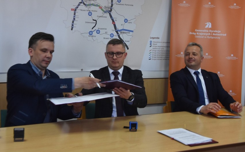 Umowa na budowę ścieżki pieszo - rowerowej w gminie Nowa...