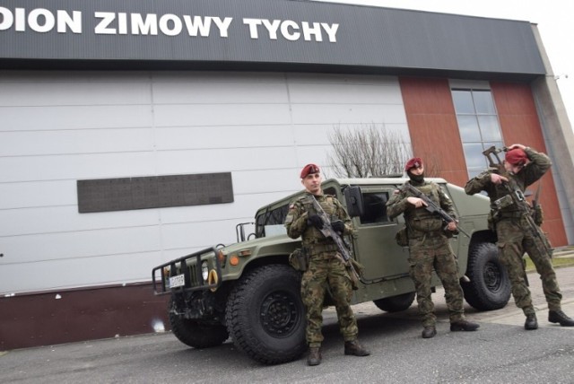 Wojskowi ze swoim sprzętem pojawią się na tyskim lodowisku przed meczem GKS Tychy z GKS Katowice
