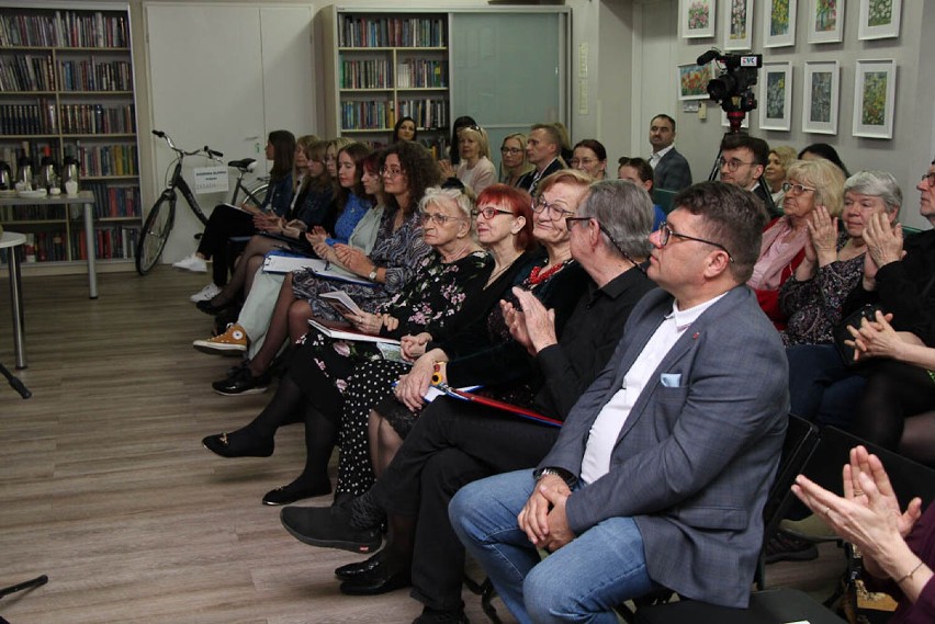 II Ogólnopolski Konkurs Poetycki im. Marii Ewy Aulich rozstrzygnięty. W wieluńskiej bibliotece nagrodzono laureatów FOTO