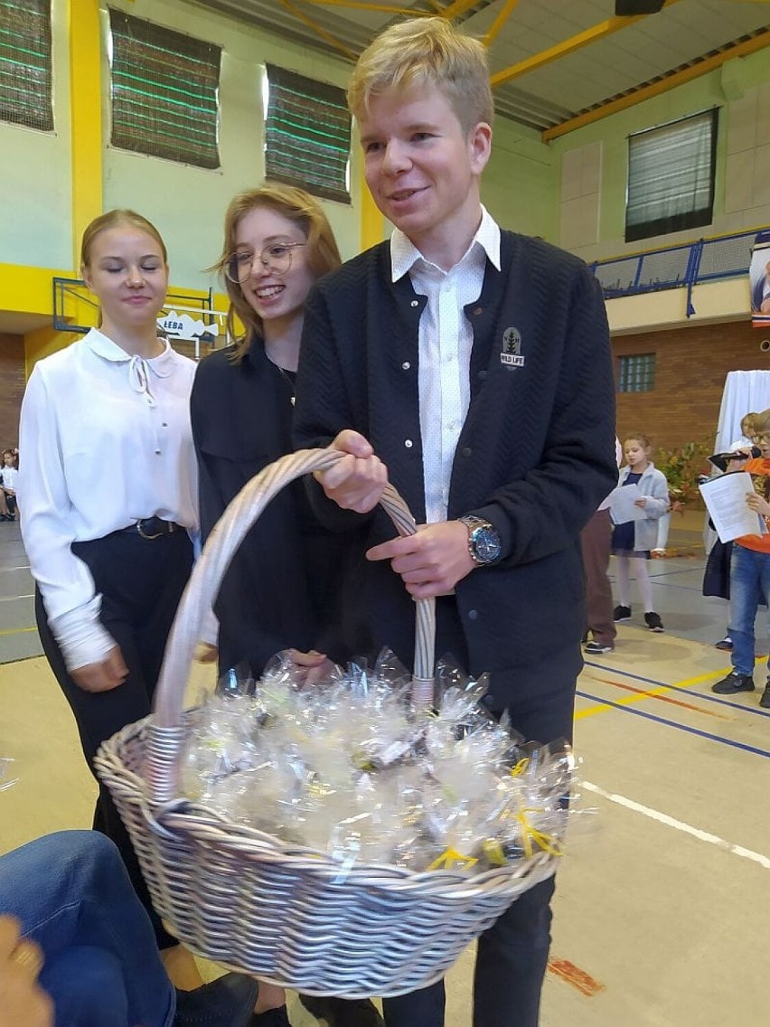 Uroczystość z okazji Dnia Edukacji Narodowej w Szkole Podstawowej w Łebie