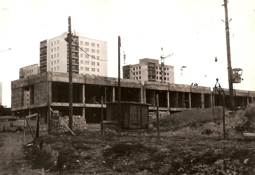 Budowa Szkoły Podstawowej numer 6 na ul. Śląskiej w 1970 r.-...