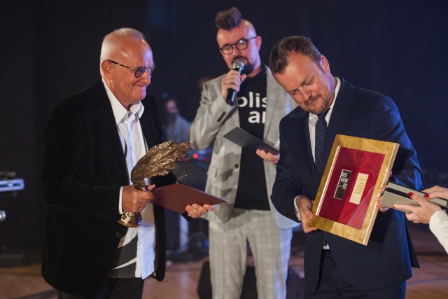 W odnowionym Miejskim Domu Kultury Kazimierz w Sosnowcu wręczono nagrody za działalność kulturalną i zainagurowano nowy rok kulturalny w Sosnowcu. 

Zobacz kolejne zdjęcia. Przesuń zdjęcia w prawo - wciśnij strzałkę lub przycisk NASTĘPNE 