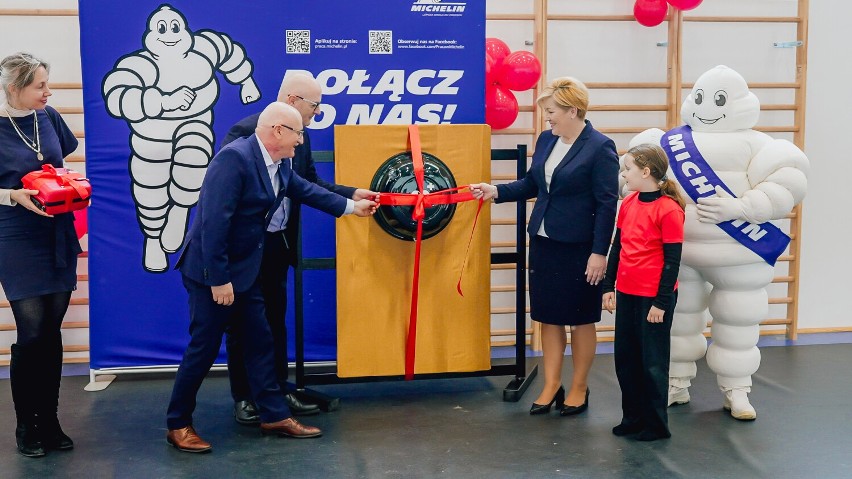 Michelin Polska ratuje serca: Uroczyste przekazanie defibrylatora AED w Łęgajnach