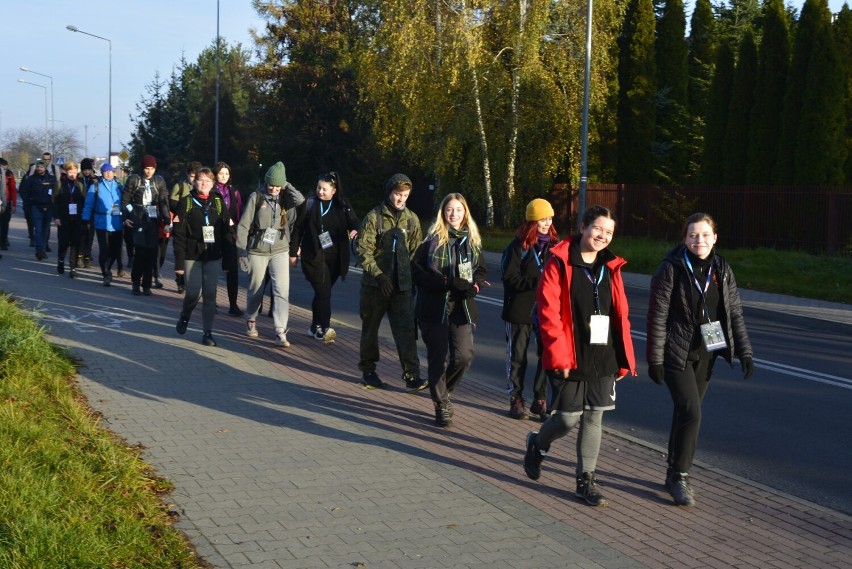 Pieszy Maraton Niepodległości Radomsko 2022. 124 uczestników ruszyło w drogę