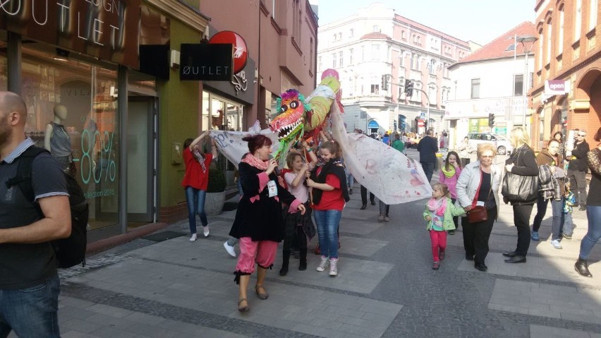 "Przestrzeń wyobraźni" w Rybniku. ZDJĘCIA z korowodu, 10...