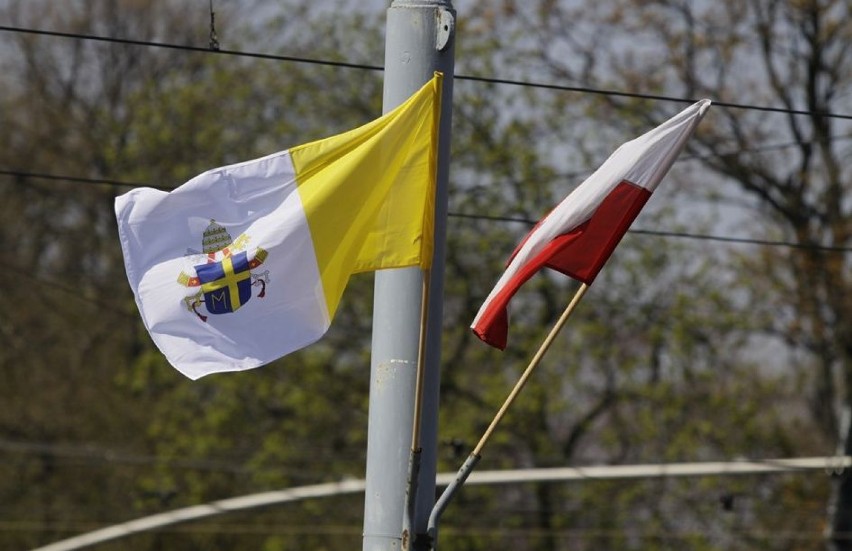 Papieskie flagi w Gdańsku