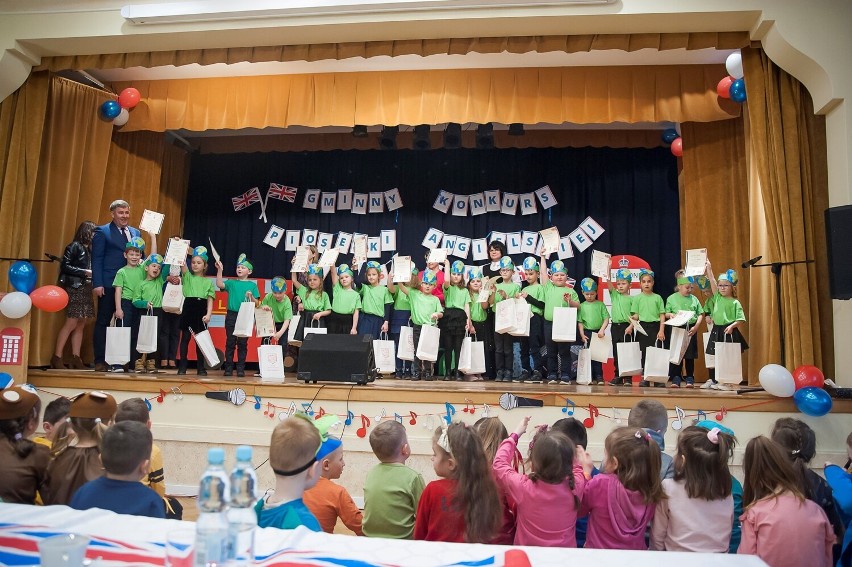 Dzieci z gminy Nowy Żmigród śpiewały w języku Szekspira. Było muzycznie i kolorowo, zobaczcie zdjęcia z konkursu [GALERIA]