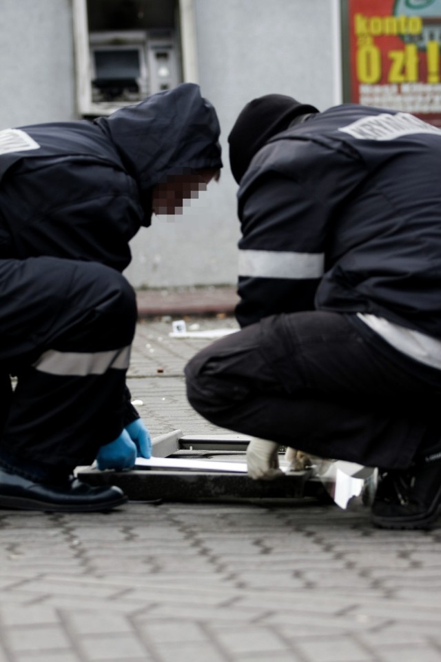 Bankomat znajdował się na ulicy Malinowskiego, przy centrum handlowym Czerwona Torebka.