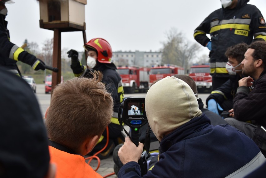 Pożar kontrolowany na terenie Expo w Sosnowcu. Ćwiczenia Komapanii Odwodowej nr 1 "Będzin ZDJĘCIA