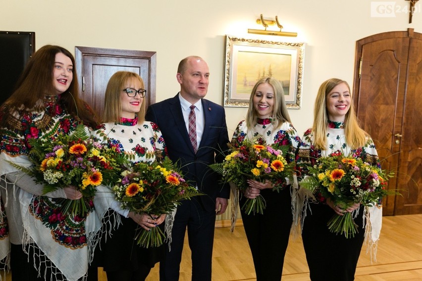 Dziewczyny z Tulii odwiedziły prezydenta Szczecina [WIDEO, ZDJĘCIA]