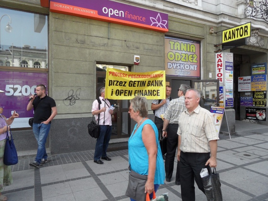 Protest przed Getin Bank ZDJĘCIA