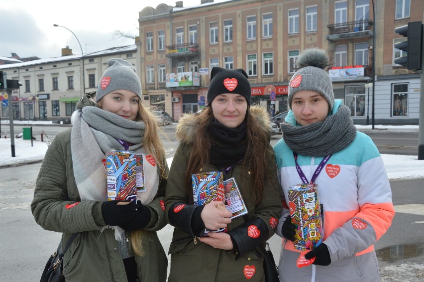 Finał WOŚP 2017 w Tomaszowie Maz. Pieniądze zbiera 300 wolontariuszy [ZDJĘCIA]