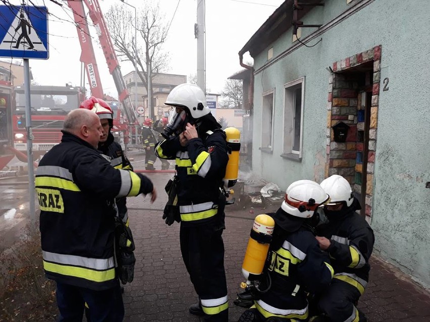 Pożar domu przy Męczenników Oświęcimskich. Aktualizacja - nie żyje 75-latek poszkodowany w pożarze - ZDJĘCIA
