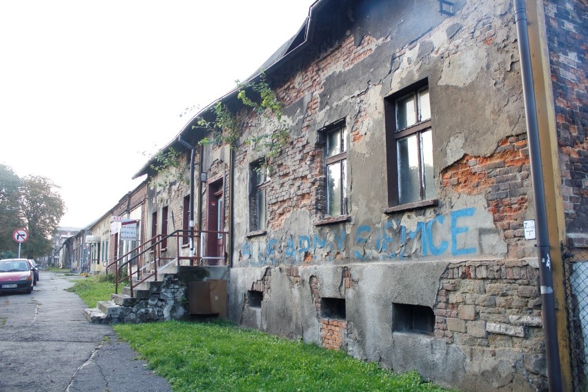 Budynki w Siemianowicach: Tragiczne warunki rodziny na...