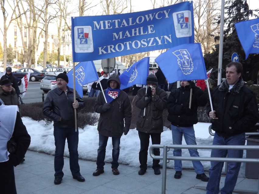 Związkowcy z Mahle protestowali w Poznaniu (ZDJĘCIA)