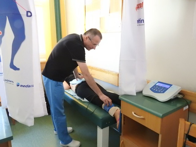 Każdego dnia oddział rehabilitacji w łomżyńskim szpitalu przyjmuje ok. 300-320 pacjentów