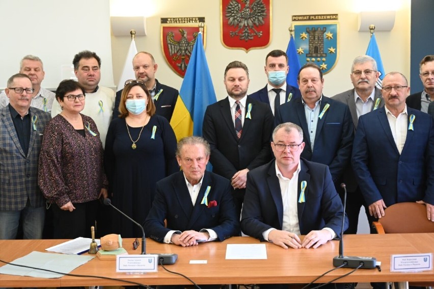 Rada Powiatu Pleszewskiego podjęła uchwałę potępiającą rosyjską agresję na Ukrainę
