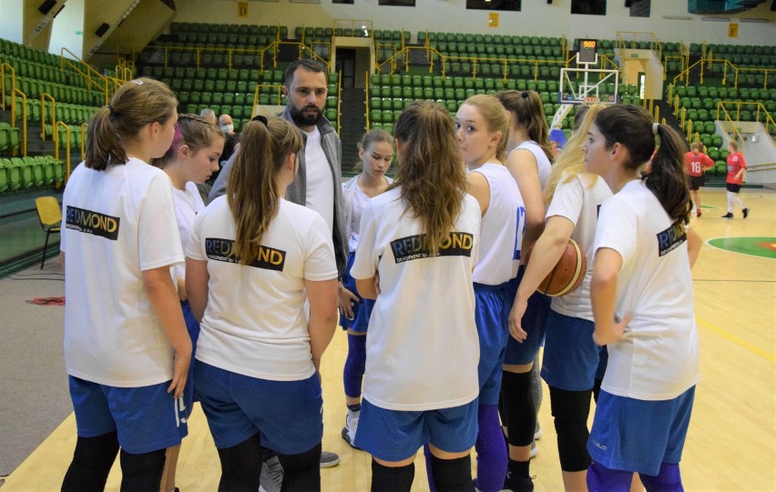 Inowrocław. III Ogólnopolski Turniej Koszykówki Dziewcząt Kasper Cup Girl. Mecz SKS Kasprowicz Inowrocław – UKS Probasket Mińsk. Zdjęcia