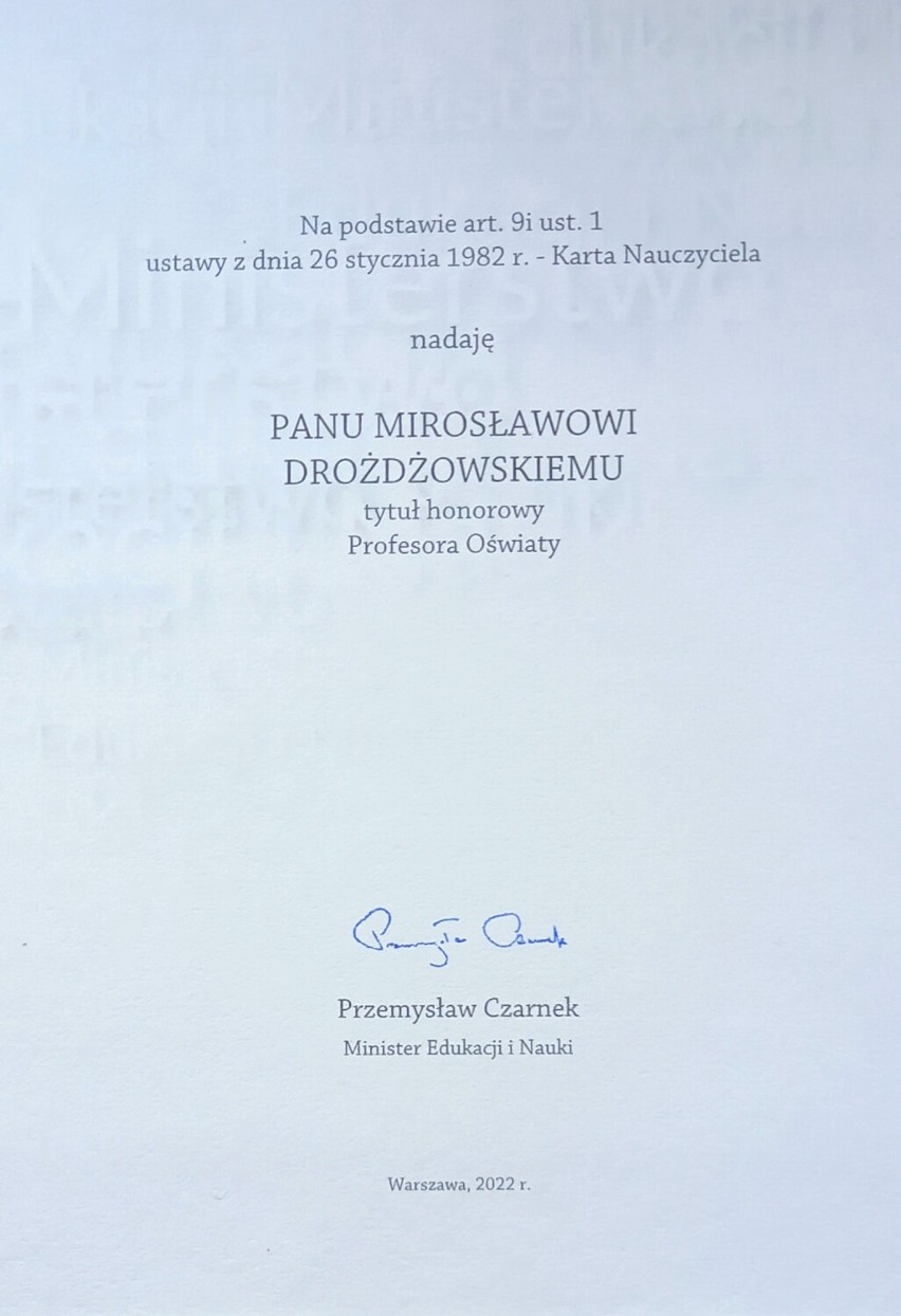 Mirosław Drożdżowski honorowym Profesorem Oświaty. Zaszczytny tytuł dla nauczyciela szkoły muzycznej w Piotrkowie