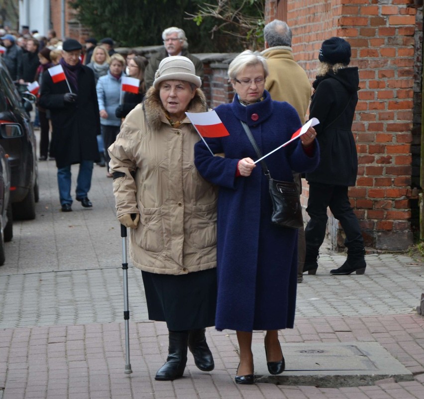 Święto Niepodległości w Malborku. Przemarsz z Piłsudskim, Paderewskim i Dmowskim